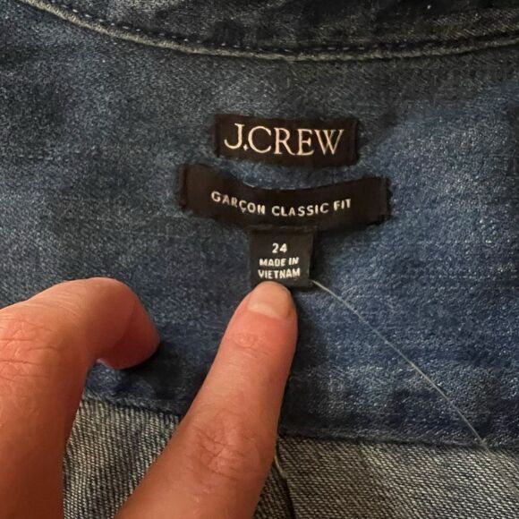 NWT! J. Crew garçon classic fit demin shirt - Picture 3 of 7